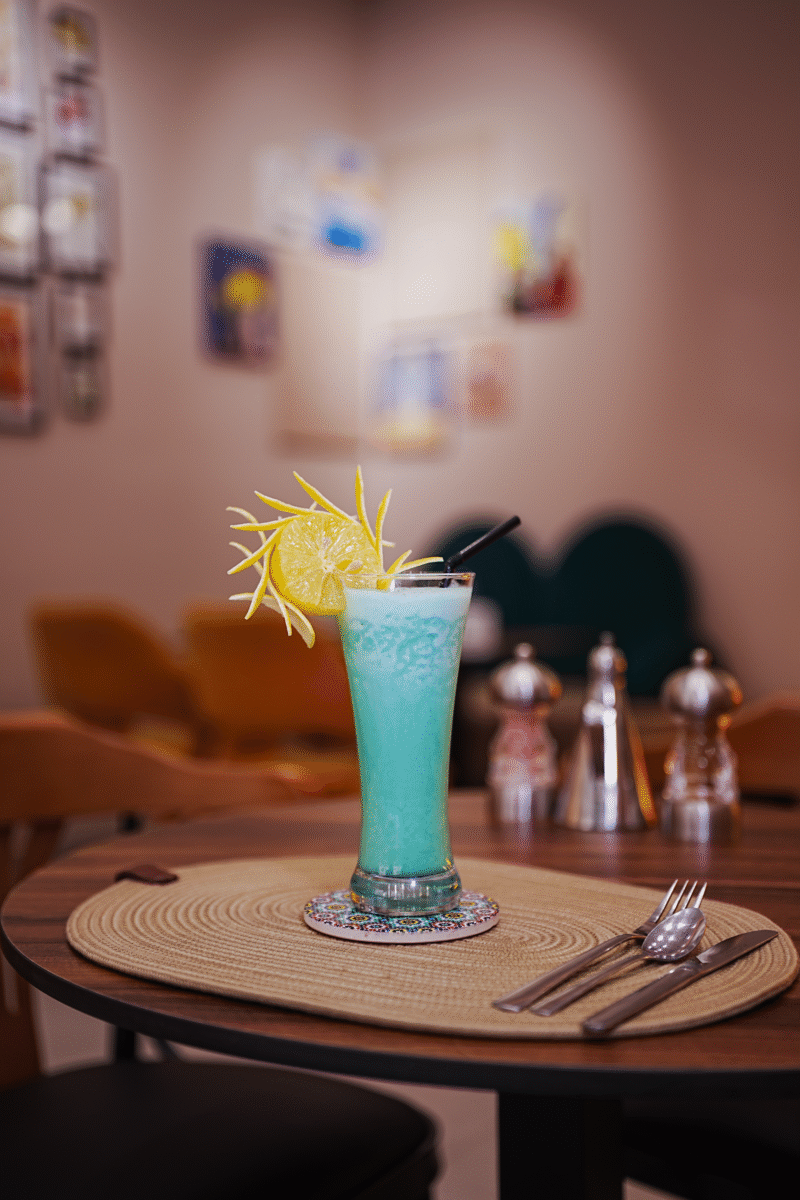 cocktail blue hawaiian
